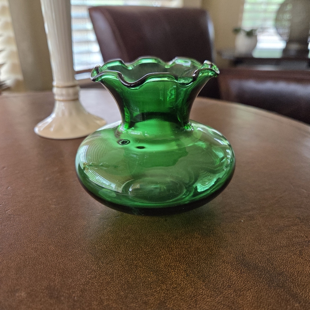 Anchor Hocking Emerald Green Ruffled Edge 3.5" Vase